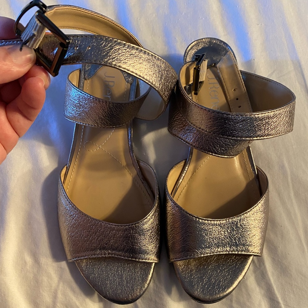 J. Renee Belden in Taupe Metallic in 7 wide